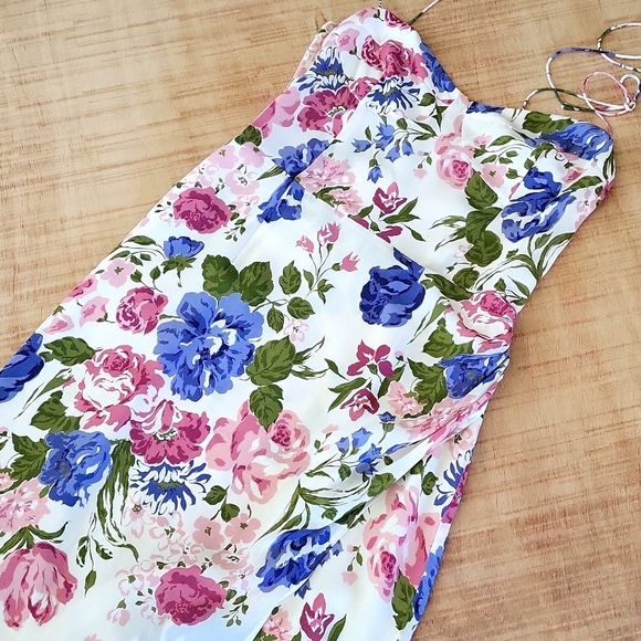 Reformation Kourtney Floral Midi Dress In Donna. 10 - Picture 2 of 13